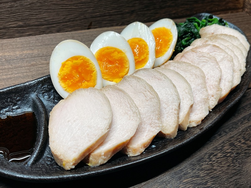 ゆで卵・鶏むね肉などの高タンパク食材