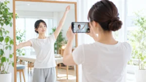 同じ条件で肩の左右差と動きを記録している様子